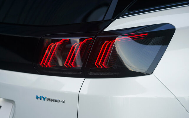 プジョー3008がフェイスリフトを実施 プラグインハイブリッドモデルも追加｜Peugeot