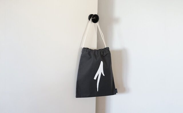 使い勝手が良い二種類のバッグに、内田洋一朗(MOGNO6)のアートワークをプリント|TEMBEA 使い勝手が良い二種類のバッグに、内田洋一朗(MOGNO6)のアートワークをプリント|TEMBEA