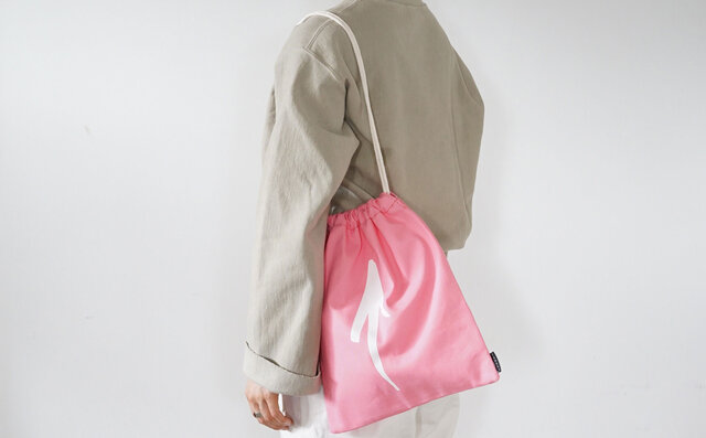 使い勝手が良い二種類のバッグに、内田洋一朗(MOGNO6)のアートワークをプリント|TEMBEA 使い勝手が良い二種類のバッグに、内田洋一朗(MOGNO6)のアートワークをプリント|TEMBEA