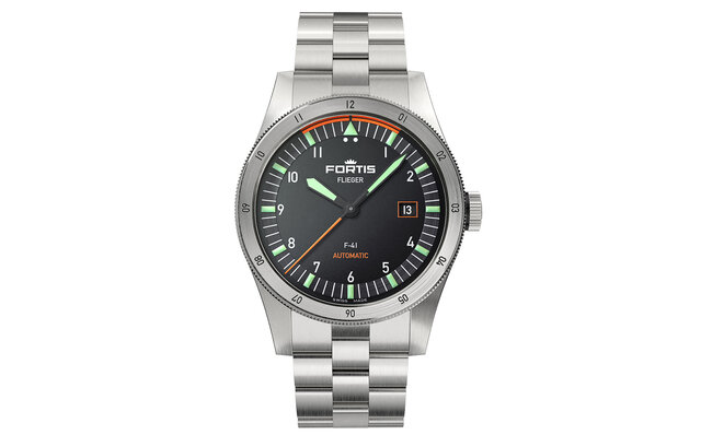 パイロットウオッチの要素を現代的なスタイルで再現した新作「フリーガー」｜FORTIS