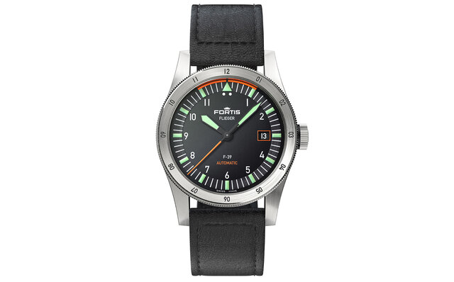 パイロットウオッチの要素を現代的なスタイルで再現した新作「フリーガー」｜FORTIS