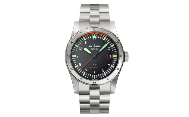 パイロットウオッチの要素を現代的なスタイルで再現した新作「フリーガー」｜FORTIS