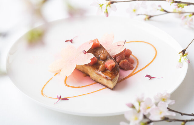 「フィリップ・ミル東京」の桜をモチーフにした期間限定特別コース｜HIRAMATSU