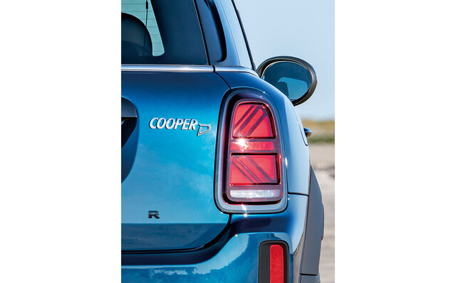 MINIクロスオーバーに初導入の特別なブルーを纏った限定モデルが登場｜MINI