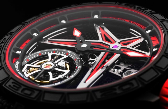 ロジェ・デュブイ×ピレリのコラボレーションによる革新的な新作「エクスカリバー」3機種をラインアップ｜ROGER DUBUIS