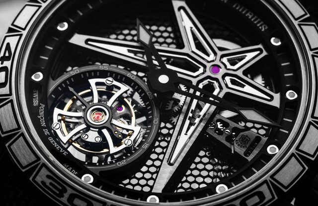 ロジェ・デュブイ×ピレリのコラボレーションによる革新的な新作「エクスカリバー」3機種をラインアップ｜ROGER DUBUIS