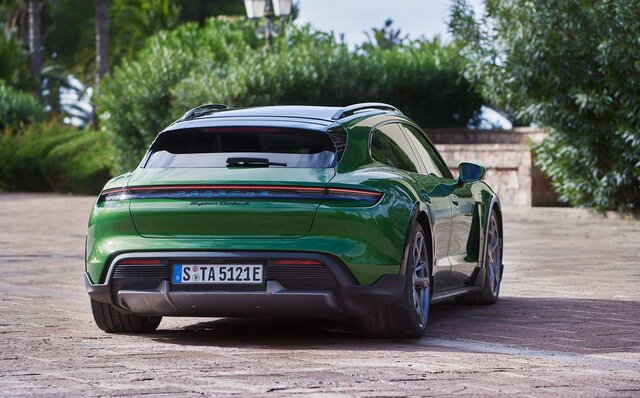 ポルシェ、電動クロスオーバーモデルの「タイカン クロスツーリスモ」を発表｜PORSCHE