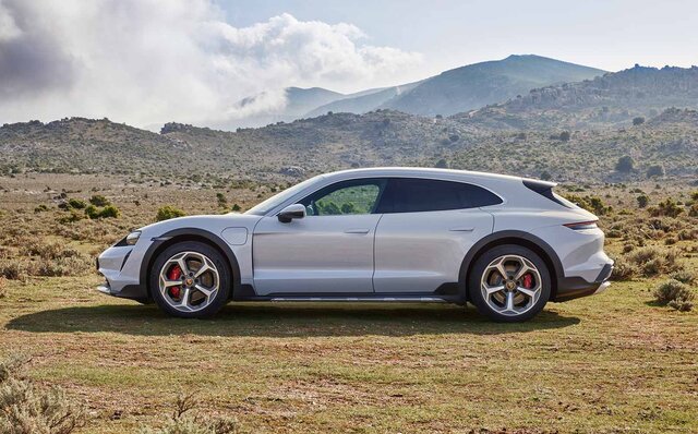 ポルシェ、電動クロスオーバーモデルの「タイカン クロスツーリスモ」を発表｜PORSCHE