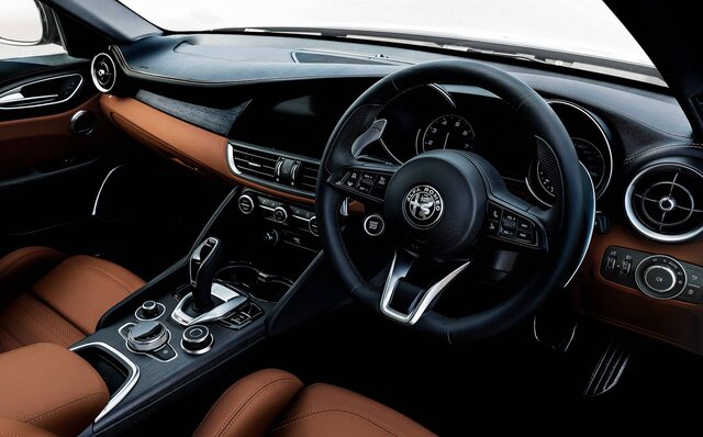 ヴィスコンティ家から着想を得たエレガントなグリーンを纏う、アルファロメオ ジュリアの限定車が登場｜Alfa Romeo