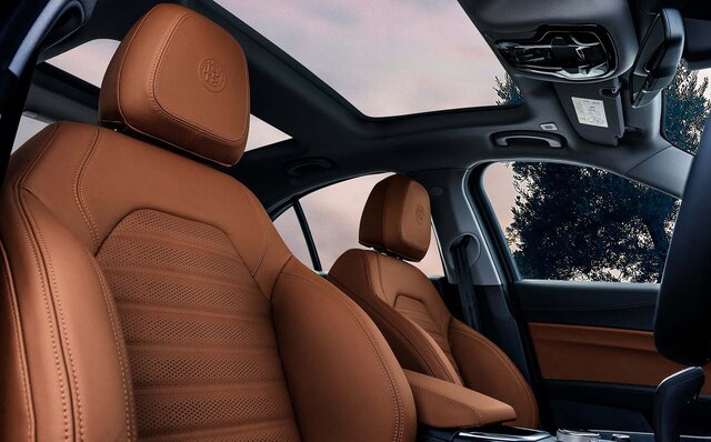 ヴィスコンティ家から着想を得たエレガントなグリーンを纏う、アルファロメオ ジュリアの限定車が登場｜Alfa Romeo