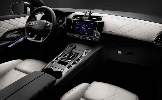 DS7クロスバックにプラグインハイブリッドの4WDモデル「E-TENSE 4×4」登場｜DS