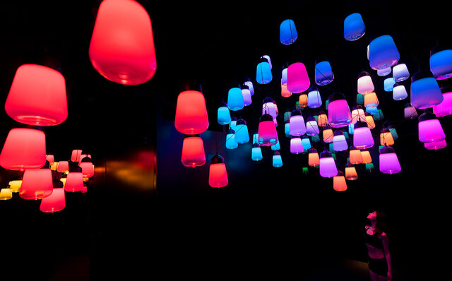 サウナでアートを“浴びる”。チームラボの新しい展覧会|ART サウナでアートを“浴びる”。チームラボの新しい展覧会|ART