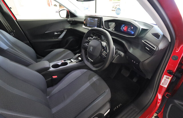 激戦区であるコンパクトSUV市場にプジョーが投入した「2008」に試乗|PEUGEOT 激戦区であるコンパクトSUV市場にプジョーが投入した「2008」に試乗|PEUGEOT