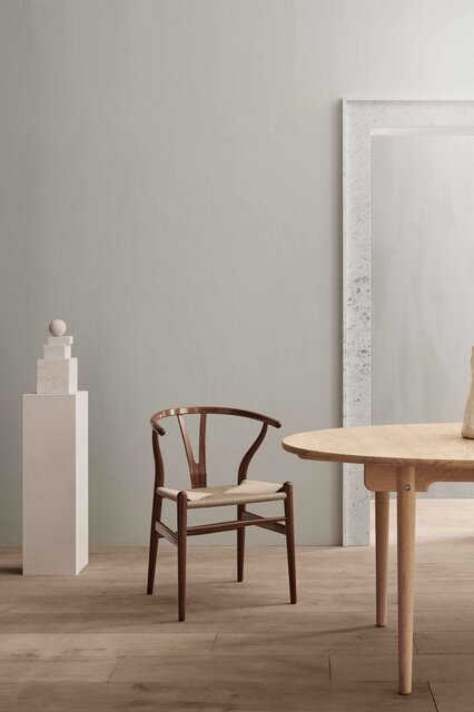 ハンス J. ウェグナー、107回目の誕生日を祝う。Yチェアの限定記念モデル ｜CARL HANSEN & SØN