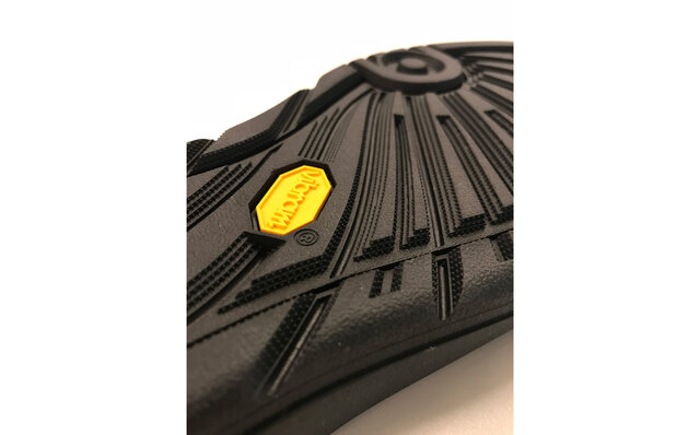 日本初。高機能ラバーソール「Tractuin Lug」の展開始まる|VIBRAM 日本初。高機能ラバーソール「Tractuin Lug」の展開始まる|VIBRAM