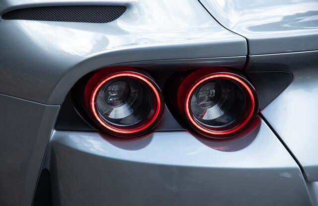 精密な12気筒の魅力を味わいたいという人に──フェラーリ812GTSに試乗｜Ferrari