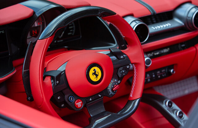 精密な12気筒の魅力を味わいたいという人に──フェラーリ812GTSに試乗｜Ferrari