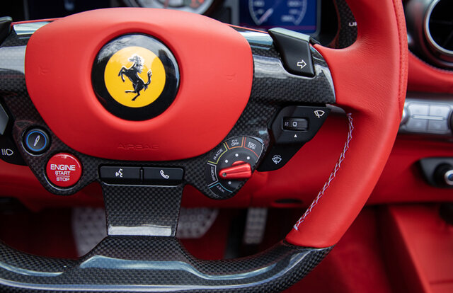 精密な12気筒の魅力を味わいたいという人に──フェラーリ812GTSに試乗｜Ferrari