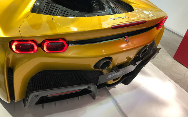 フェラーリ、リトラクタブルハードトップを備えた史上最強のプロダクションモデル「SF90スパイダー」を発表｜Ferrari