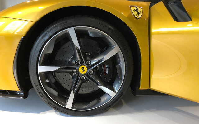 フェラーリ、リトラクタブルハードトップを備えた史上最強のプロダクションモデル「SF90スパイダー」を発表｜Ferrari