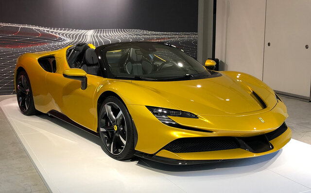 フェラーリ、リトラクタブルハードトップを備えた史上最強のプロダクションモデル「SF90スパイダー」を発表｜Ferrari