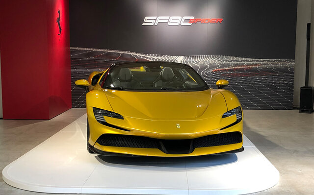 フェラーリ、リトラクタブルハードトップを備えた史上最強のプロダクションモデル「SF90スパイダー」を発表｜Ferrari