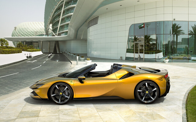 フェラーリ、リトラクタブルハードトップを備えた史上最強のプロダクションモデル「SF90スパイダー」を発表｜Ferrari