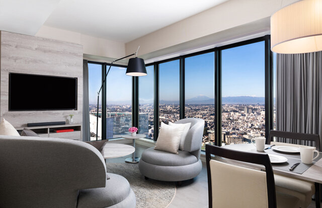 オークウッドスイーツ横浜で安心・安全に堪能！　敏腕シェフが目の前でつくるプライベートフルコース｜Oakwood