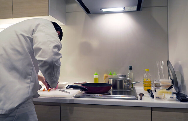 オークウッドスイーツ横浜で安心・安全に堪能！　敏腕シェフが目の前でつくるプライベートフルコース｜Oakwood