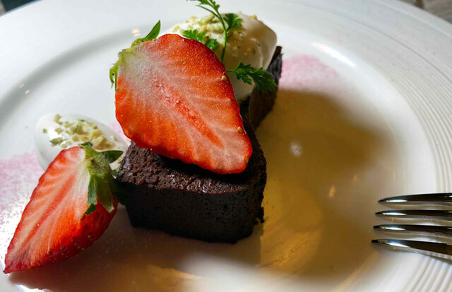 オークウッドスイーツ横浜で安心・安全に堪能！　敏腕シェフが目の前でつくるプライベートフルコース｜Oakwood