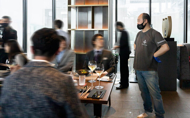 食通たちが、東京・渋谷に集結。超予約困難店「Comptoir Feu」鬼才シェフによる1日限りのイノベーティブ・フレンチ｜EAT