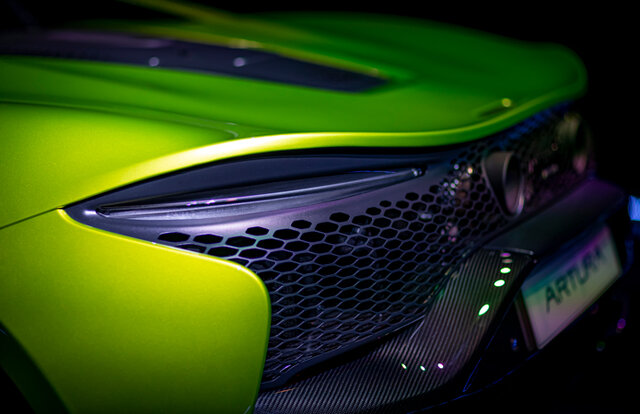 マクラーレン、新型ハイブリッドのアルトゥーラをジャパンプレミア｜McLaren