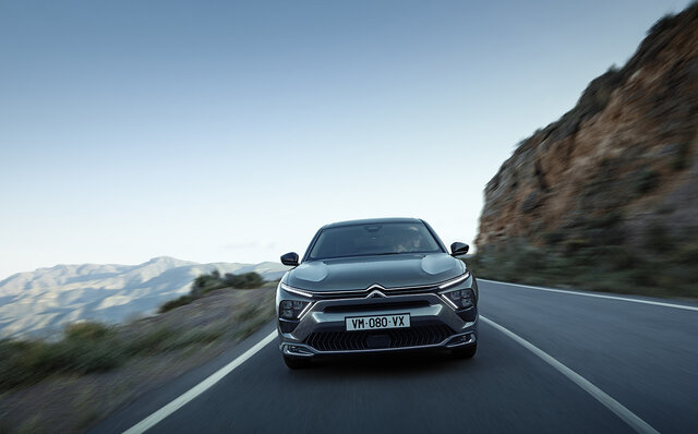 シトロエン、フラッグシップモデルのC5 Xをワールドプレミア｜Citroën