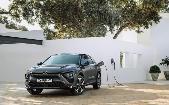 シトロエン、フラッグシップモデルのC5 Xをワールドプレミア｜Citroën