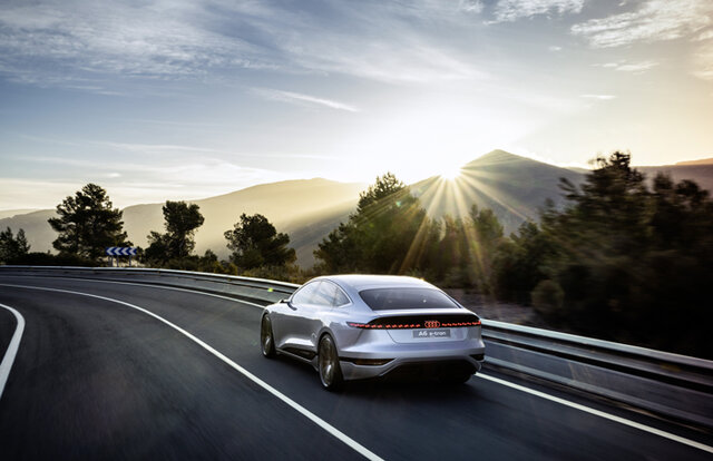 アウディ、電気自動車のA6 e-tronコンセプトを発表｜Audi