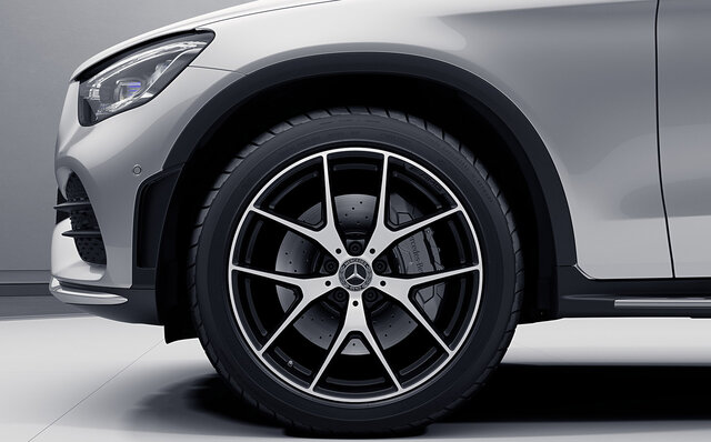 メルセデス・ベンツGLCクーペに専用ボディカラー“艶消しグレー”を纏う100台限定の特別仕様車が登場｜Mercedes Benz