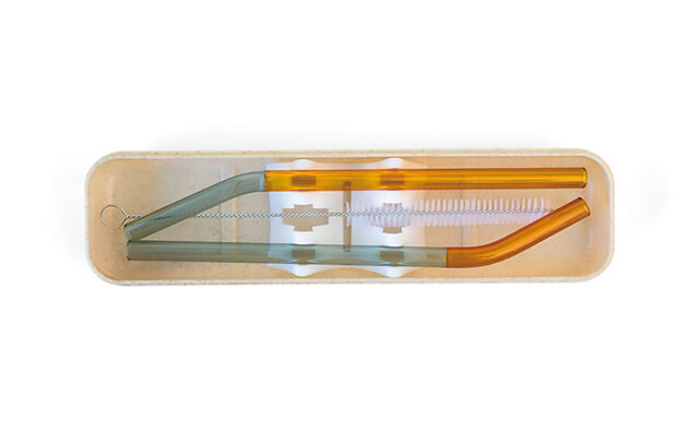 SDGsの観点から開発。耐熱ガラス製ストローと天然小麦から作られた専用ケース｜amabro