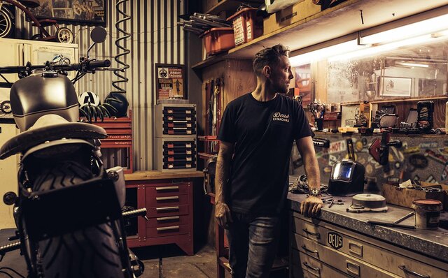 ラギッドでレトロな限定モデル「トップタイム デウス リミテッド エディション」|BREITLING ラギッドでレトロな限定モデル「トップタイム デウス リミテッド エディション」|BREITLING