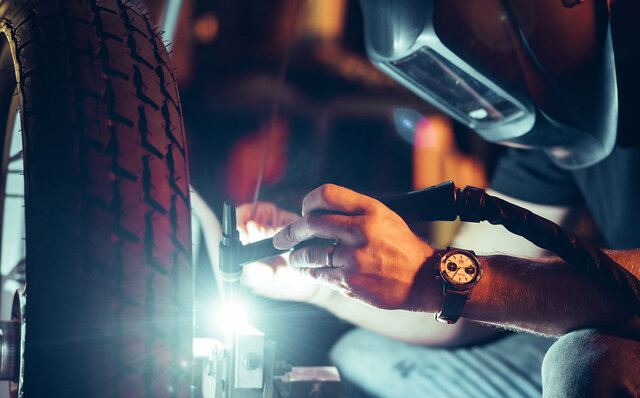 ラギッドでレトロな限定モデル「トップタイム デウス リミテッド エディション」|BREITLING ラギッドでレトロな限定モデル「トップタイム デウス リミテッド エディション」|BREITLING