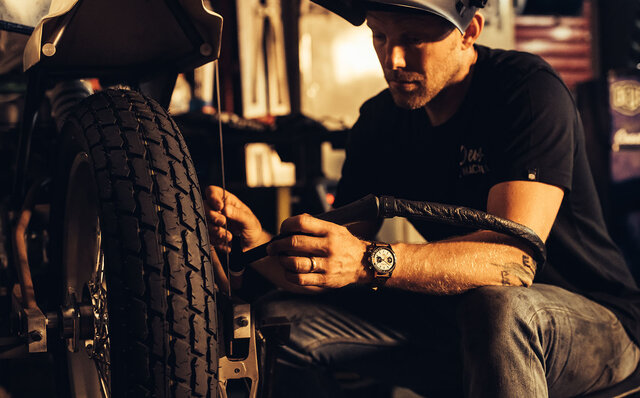 ラギッドでレトロな限定モデル「トップタイム デウス リミテッド エディション」|BREITLING ラギッドでレトロな限定モデル「トップタイム デウス リミテッド エディション」|BREITLING