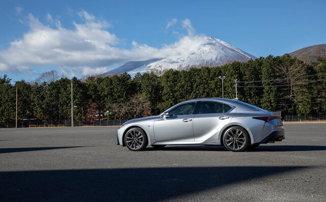 欧州のプレミアムセダンに勝るとも劣らない出来映え──レクサスIS350 Fスポーツに試乗|LEXUS 欧州のプレミアムセダンに勝るとも劣らない出来映え──レクサスIS350 Fスポーツに試乗|LEXUS