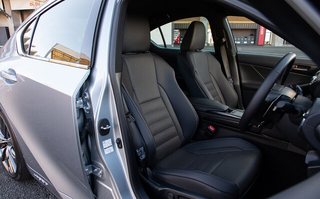 欧州のプレミアムセダンに勝るとも劣らない出来映え──レクサスIS350 Fスポーツに試乗｜LEXUS