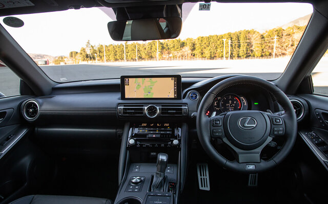 欧州のプレミアムセダンに勝るとも劣らない出来映え──レクサスIS350 Fスポーツに試乗｜LEXUS