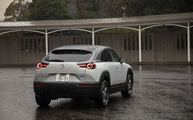 従来と同じような運転の楽しさを追求している──マツダMX-30 EVモデルに試乗|MAZDA 従来と同じような運転の楽しさを追求している──マツダMX-30 EVモデルに試乗|MAZDA