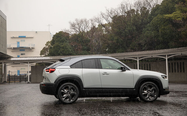 従来と同じような運転の楽しさを追求している──マツダMX-30 EVモデルに試乗|MAZDA 従来と同じような運転の楽しさを追求している──マツダMX-30 EVモデルに試乗|MAZDA
