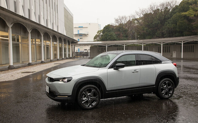 従来と同じような運転の楽しさを追求している──マツダMX-30 EVモデルに試乗|MAZDA 従来と同じような運転の楽しさを追求している──マツダMX-30 EVモデルに試乗|MAZDA