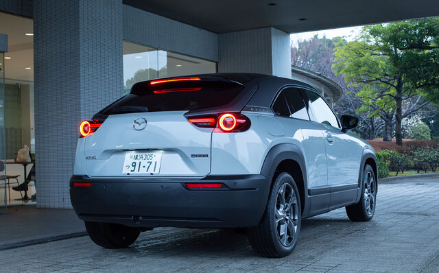 従来と同じような運転の楽しさを追求している──マツダMX-30 EVモデルに試乗|MAZDA 従来と同じような運転の楽しさを追求している──マツダMX-30 EVモデルに試乗|MAZDA