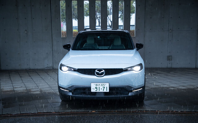 従来と同じような運転の楽しさを追求している──マツダMX-30 EVモデルに試乗|MAZDA 従来と同じような運転の楽しさを追求している──マツダMX-30 EVモデルに試乗|MAZDA