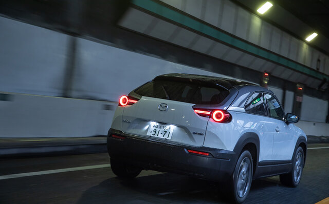 従来と同じような運転の楽しさを追求している──マツダMX-30 EVモデルに試乗|MAZDA 従来と同じような運転の楽しさを追求している──マツダMX-30 EVモデルに試乗|MAZDA