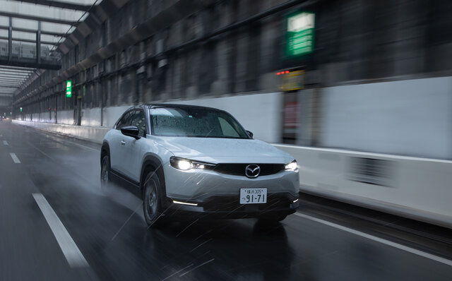 従来と同じような運転の楽しさを追求している──マツダMX-30 EVモデルに試乗|MAZDA 従来と同じような運転の楽しさを追求している──マツダMX-30 EVモデルに試乗|MAZDA